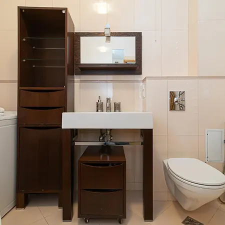 Town Hall With Jacuzzi By Urban Rent Apartment Vilnius