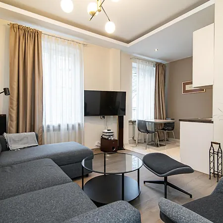 Town Hall With Jacuzzi By Urban Rent Apartment